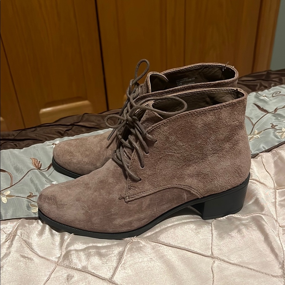 Women's White Mountain Suede Ankle Boots - Taupe